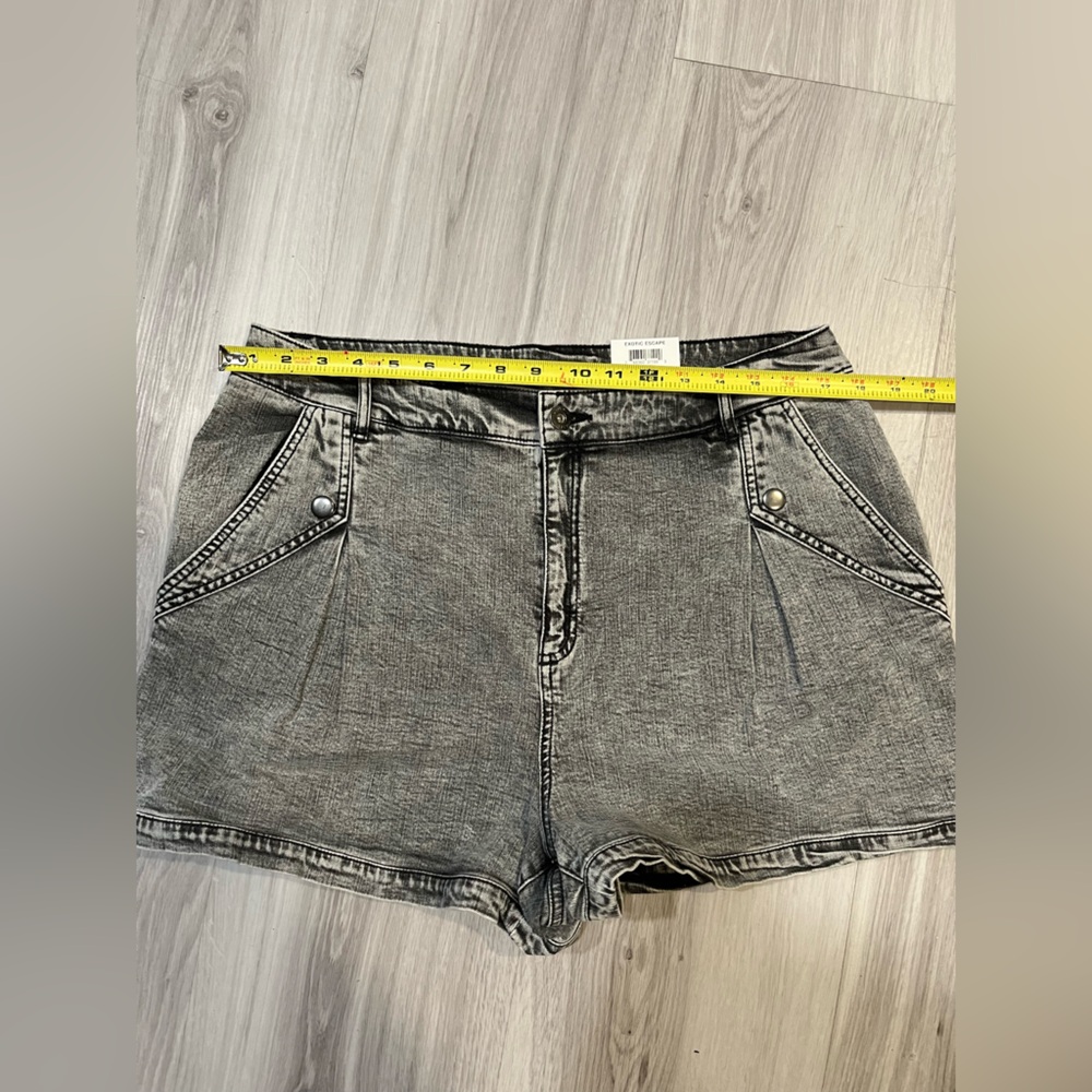 New INC denim Women's Gray Denim Shorts‎ - Picture 2 of 10